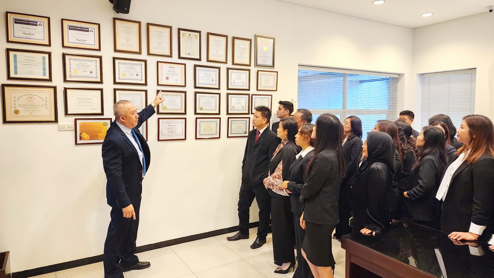 Efektivitas Wawancara Terapeutik: Analisis Neurobiologis, Resonansi Morfik, dan Mekanisme Pikiran Bawah Sadar